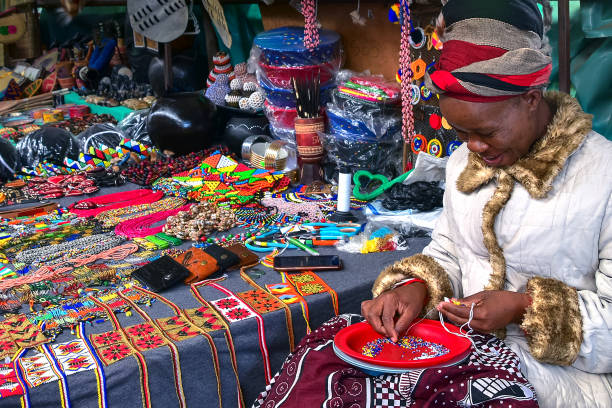 ręcznie robione pamiątki na rynku sztuki i rzemiosła - necklace jewelry bead homemade zdjęcia i obrazy z banku zdjęć