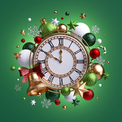 Renderizado en 3D, reloj redondo vintage decorado con adornos de bolas de navidad surtidos, clip art festivo aislado sobre fondo verde. Quedan diez minutos antes de medianoche. Concepto de cuenta regresiva de Año Nuevo photo
