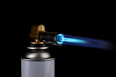 flammenwerfer-brenner-gas-blasen-fackel-z%C3%BCndung-mit-blauen-feuerflamme-auf-schwarzem.jpg?b=1&s=170x170&k=20&c=3RjbF5ljZqzSDOFMPDRJdtrVIqI5PloFs3APriZomW0=