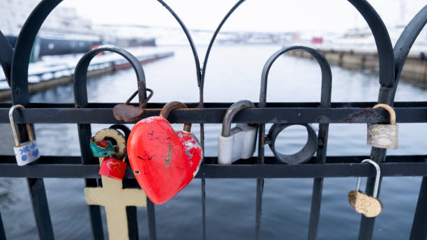 istock Red heart padlock on bridge in winter 1287457198
