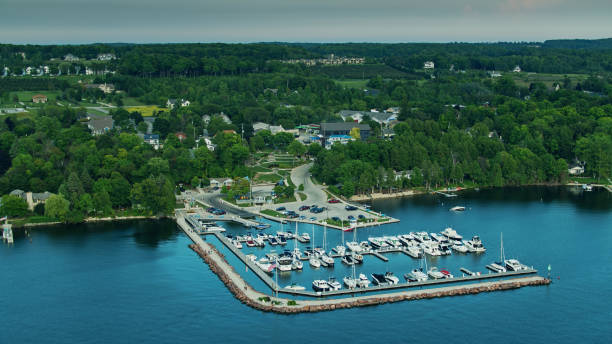 istock Egg Harbor Marina on Lake Michigan 1287532410