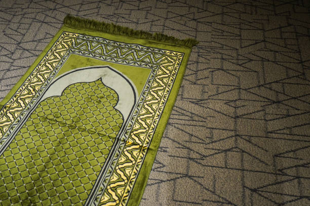 sala modlitewna dla osoby muzułmańskiej - salah zdjęcia i obrazy z banku zdjęć