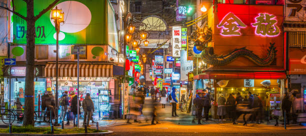 日本の混雑した通りの人々の人々はナイトライフのパノラマ道頓堀大阪を照らしました - osaka prefecture japanese culture japanese ethnicity japan ストックフォトと画像