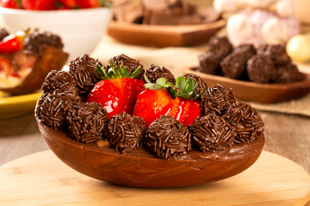 Brigadeiro Bicolor de Chocolate, Coco e Morango - receita deliciosa profissional - passo 1