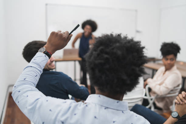 istock Manager woman leading a brainstorming meeting. 1287723534