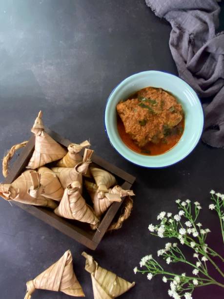 istock Ketupat Palas and Chicken Rendang 1287813685