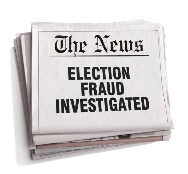 fraude electoral en el título del periódico investigado - newspaper reportage stack journalist fotografías e imágenes de stock