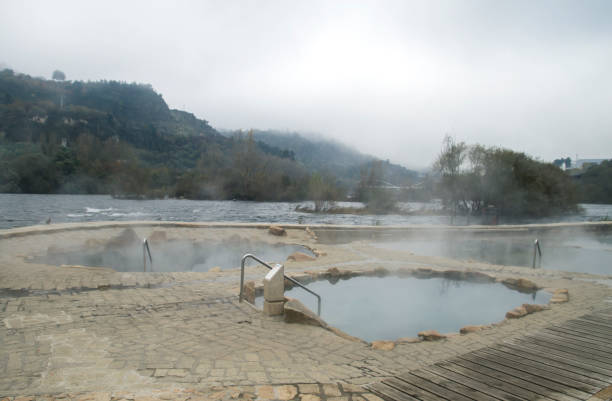 オウラレンセの温泉 - ourense province ストックフォトと画像