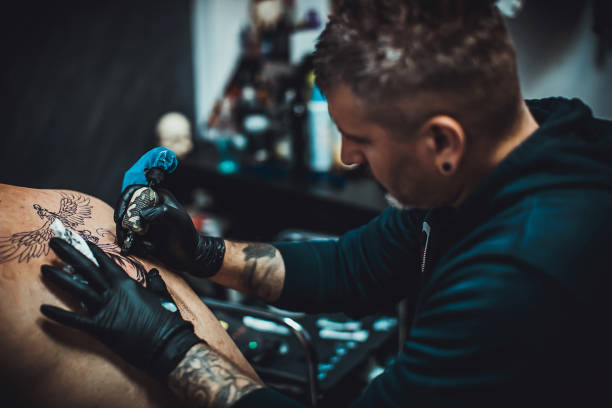 istock Artist tattooing a man's back 1287967816