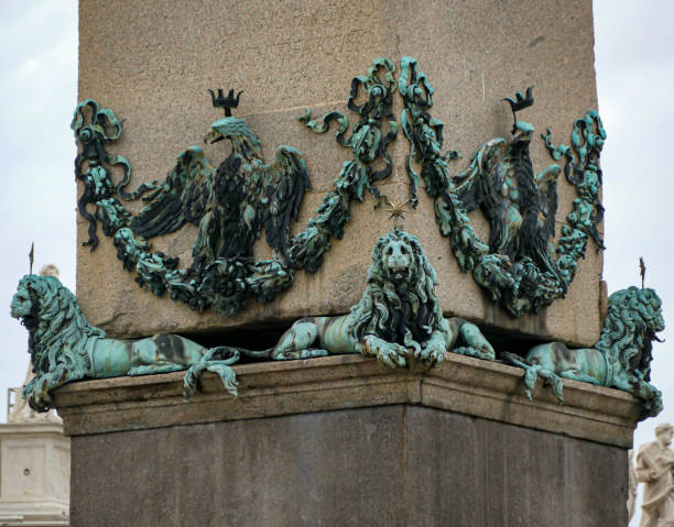 obelisk watykański na placu świętego piotra przed bazyliką świętego piotra w rzymie we włoszech - statue architecture st peters basilica vatican zdjęcia i obrazy z banku zdjęć