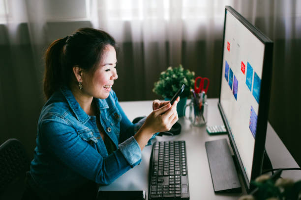 istock Staying in touch with friends around the globe 1288011772