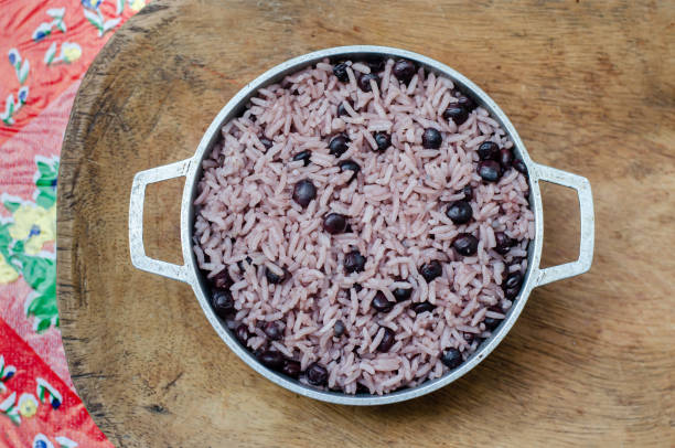arroz de guisantes de paloma negra - pigeon pea” fotografías e imágenes de stock