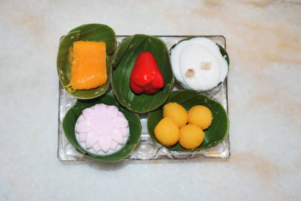 タイのデザート - banana leaf food thailand thai culture ストックフォトと画像
