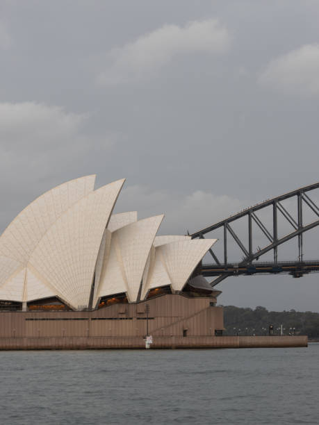 シドニー ハーバー ブリッジ アンド オペラハウス - sydney harbor bridge sydney opera house vertical australia ストックフォトと画像