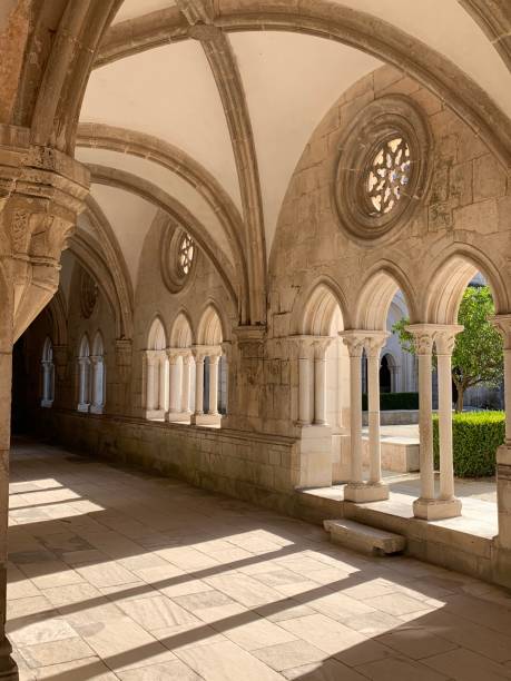 Monastere Alcobaça - United Kingdom Monastery of Alcobaça - Portugal - Gothic style - vaults - arches - rosettes - garden alcobaca photos stock pictures, royalty-free photos & images