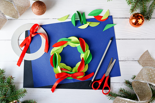 How to make christmas wreath from paper. Step by step instructions. Handmade DIY new year holiday decoration project. Step 3