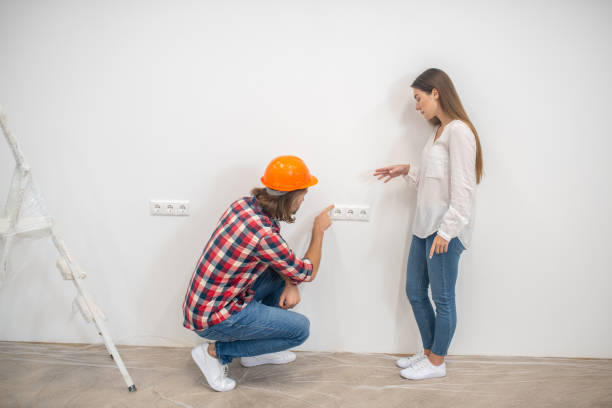 istock Female purchaser talking to the construction worker and looking unpleased 1288148837