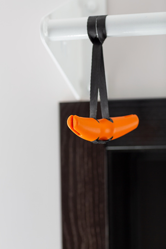 Orange color ergonomic grip handle on the pull bar for a rotational arm movement from the pronated towards the supinated position which constitutes our body's most natural range of motion and prevent shoulder, wrist and elbow injuries.