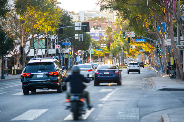 viale santa monica a weho - traffic street city of los angeles los angeles county foto e immagini stock