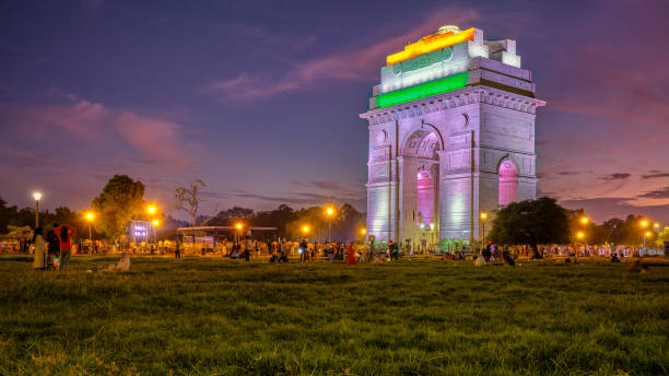 evening view of the illuminated india gate war memorial in new delhi, india - new delhi india night government imagens e fotografias de stock