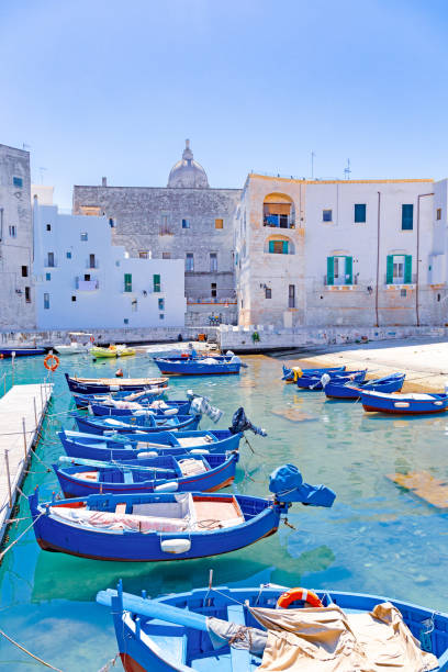 monopolies A view of the characteristic port of Monopoli on a sunny summer day monopoli puglia stock pictures, royalty-free photos & images