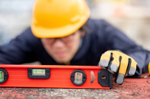 istock Worker man holding red aluminium spirit level tool 1288265623