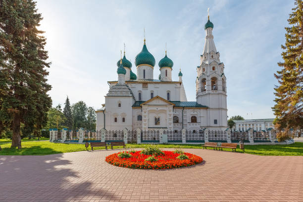 die kirche des propheten elija (ilia prorok) in jaroslawl russland. morgen. - yaroslavl russia religion church stock-fotos und bilder