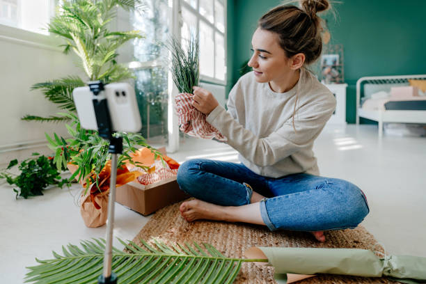 istock Houseplant haul unboxing 1288319043