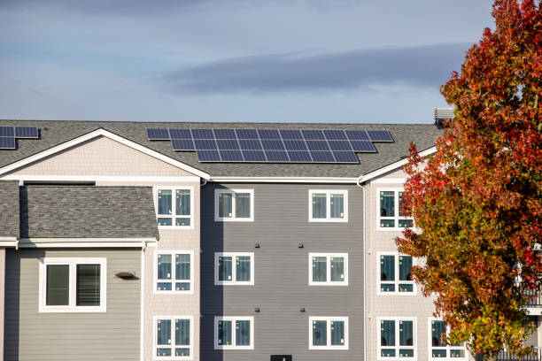 Solar Panels on the Roof of the Newly Constructed Riverside Apartments Everett, WA - USA - 11/27/2020: Solar Panels on the Roof of the Newly Constructed Riverside Apartments everett washington state photos stock pictures, royalty-free photos & images