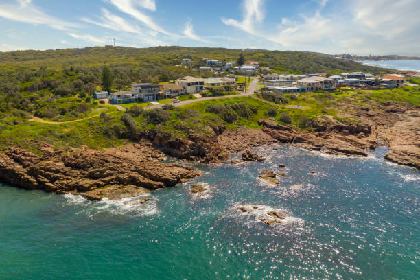 la costa e il mar di tasman visti da birubi point vicino a port stephens nel nuovo galles del sud regionale in australia - port stephens new south wales australia coastline foto e immagini stock