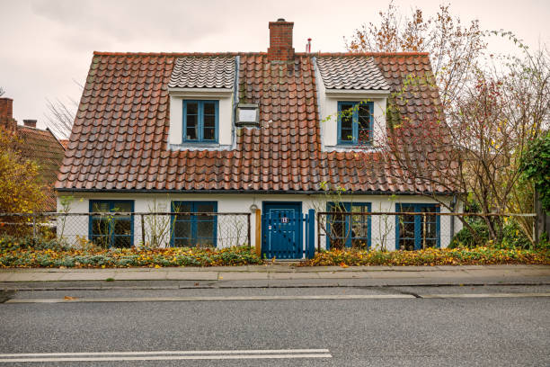 典型的なデンマークの一戸建て住宅 - denmark house villa detached house ストックフォト��と画像