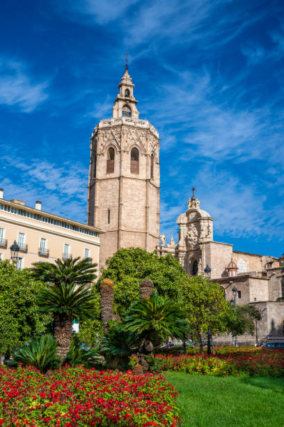 el miguelete micalet belfry and valencia cathedral in spain - valencia cathedral imagens e fotografias de stock