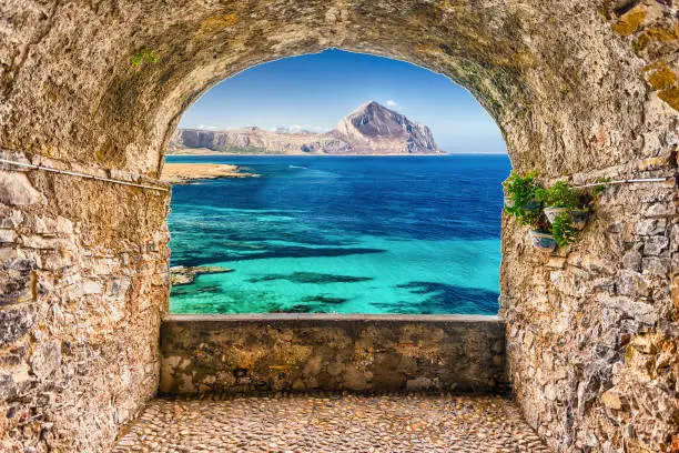 Photo of Rock balcony overlooking sicilian coastline and Cofano Mountain, Italy