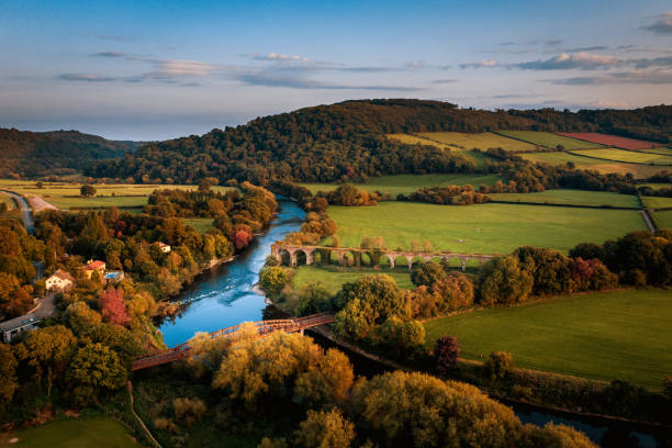 monmouth viaduct - monmouth wales imagens e fotografias de stock