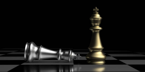 rei do xadrez prateado deitado e rei dourado em pé vencedor em um tabuleiro de xadrez, xeque-mate. ilustração 3d. - chess defending chess piece chess board - fotografias e filmes do acervo