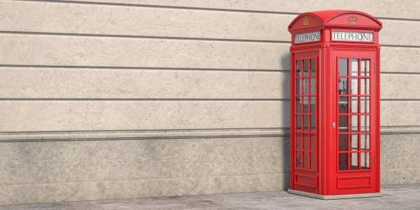 cabina telefonica rossa su sfondo muro di mattoni. londra, simbolo britannico e inglese. spazio per il testo. - telephone booth telephone panoramic red foto e immagini stock