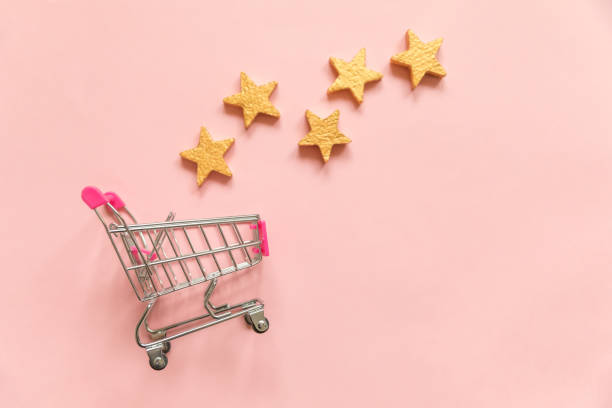 Simply flat lay design small supermarket grocery push cart for shopping and 5 gold stars rating isolated on pink pastel background. Retail consumer buying online assessment and review concept simplemente plano diseño pequeño supermercado carrito de empuje de supermercado para la compra y 5 estrellas de oro calificación aislada en fondo rosa pastel. concepto de evaluación y revisión en línea de compra de consumidores minoristas