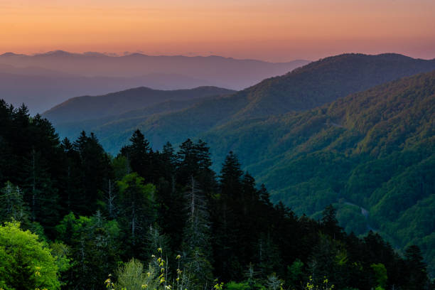 istock Sunrise Colors Over Newfound Gap 1288484825
