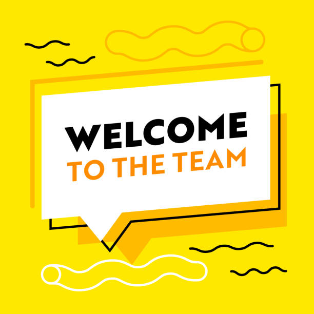 willkommen im team banner für job hiring agency mit abstrakten muster auf gelbem hintergrund mit sprachblase - grüßen stock-grafiken, -clipart, -cartoons und -symbole