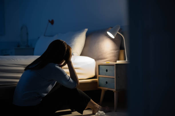 woman feel depress in bedroom - insomnia imagens e fotografias de stock