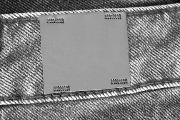etichetta di abbigliamento bianca - leather patch denim jeans foto e immagini stock