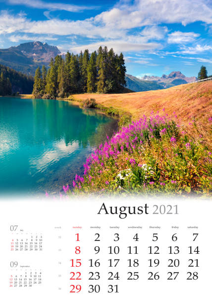 calendrier août 2021, taille verticale b3. ensemble de calendriers avec des paysages étonnants. vue colorée d’été du lac de champferersee. scène ensoleillée du village de silvaplana, suisse, europe. - swiss culture switzerland business time photos et images de collection