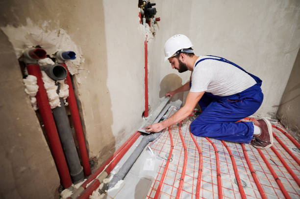 istock Male worker installing underfloor heating system in apartment. 1288603343