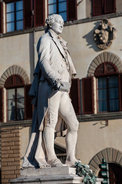 le monument à carlo goldoni (sculpté en 1873 par ulisse cambi) est une statue extérieure en marbre blanc. - florence italy ancient past architecture photos et images de collection