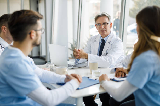 istock Collaborating to improve patient care 1288654330