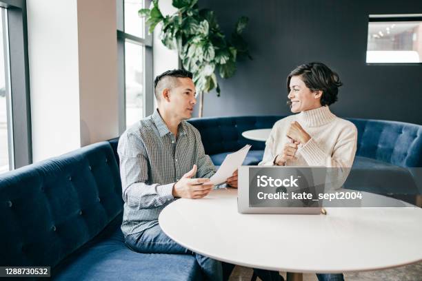 Software Engineers Meeting Stock Photo - Download Image Now - Human Resources, Small Business, Discussion