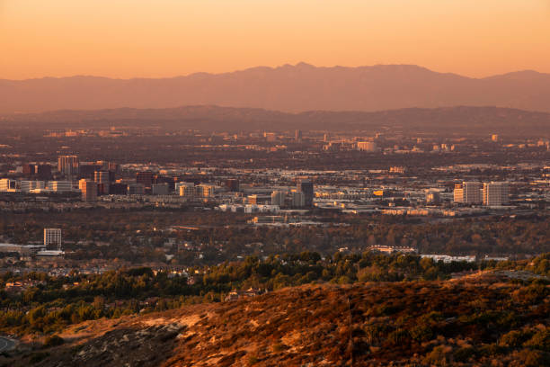 orange county california skyline - county california orange mt irvine imagens e fotografias de stock