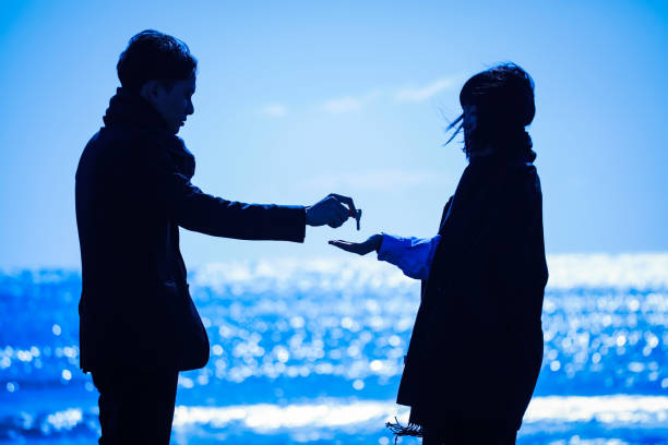istock A man handing a key to a woman 1288759366