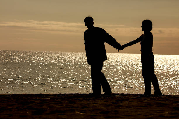 para spacerująca po plaży - i love you zdjęcia i obrazy z banku zdjęć