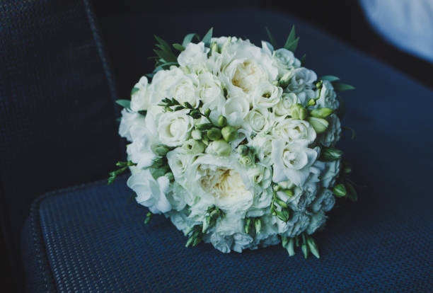 istock Vintage bridal bouquet 1288806397
